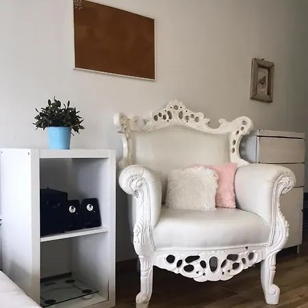 Cozy And Luxurious In Top Center Of *